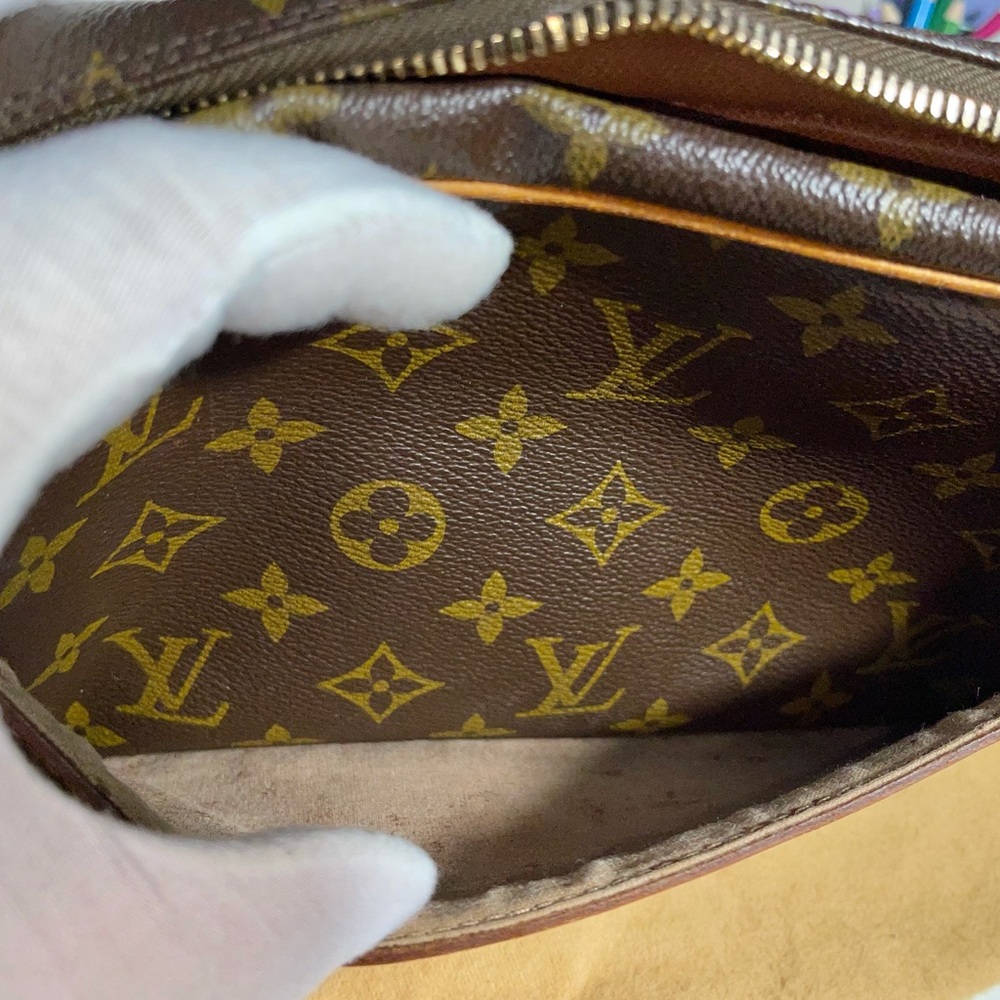 Preloved Authentic LV Monogram Crossbody/Sling. - Picture 13 of 14